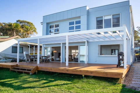 Tranquility Absolute Waterfront - Pet Friendly - 10 Mins To Hyams Beach - New South Wales Tourism  1