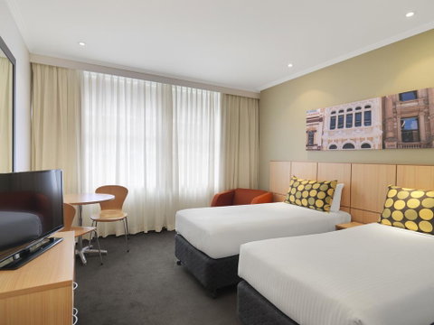 Travelodge Hotel Sydney Martin Place - New South Wales Tourism  1