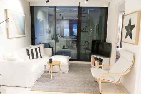 Trendy 1 Bedroom Apartment In The Heart Of Collingwood - New South Wales Tourism  0
