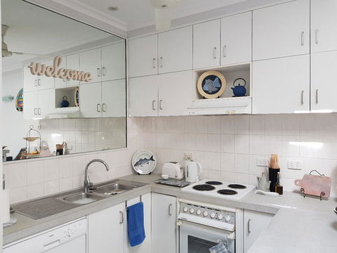 Trinity Beach POOLSIDE Apartment - New South Wales Tourism  2