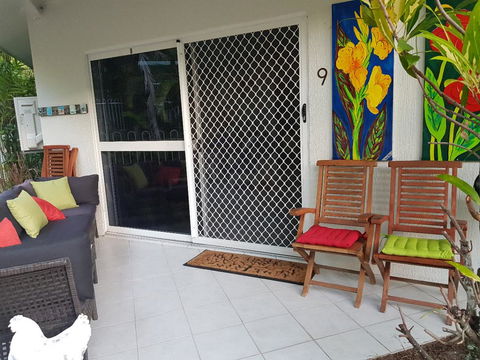 Trinity Beach POOLSIDE Apartment - New South Wales Tourism  1