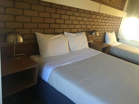 Tudor House Motel - New South Wales Tourism  0