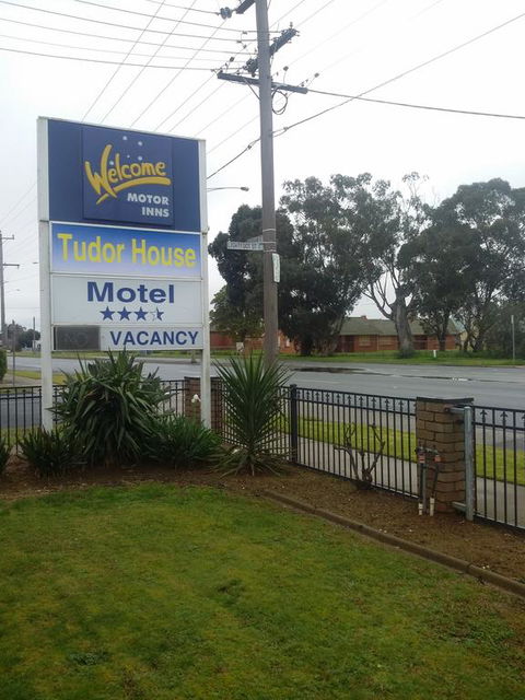 Tudor House Motel - New South Wales Tourism  3