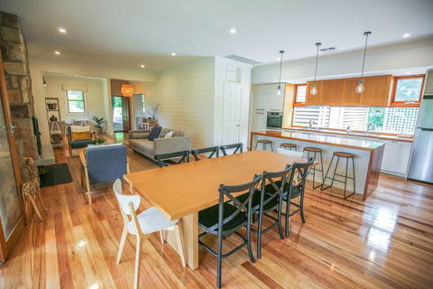 Two Oaks - New South Wales Tourism  1