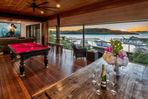 Uisce Luxury Holiday House With Jacuzzi Pool Table Cinema Premium Foxtel And Two Buggies - New South Wales Tourism  2