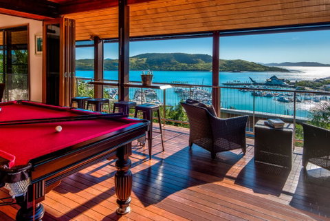 Uisce Luxury Holiday House With Jacuzzi Pool Table Cinema Premium Foxtel And Two Buggies - New South Wales Tourism  0