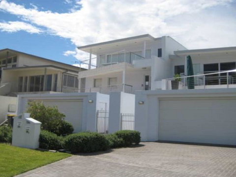 Ultimate Beach House' 19a Graham Street - Views , Peace & Quiet - New South Wales Tourism  2