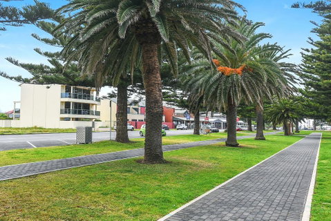 Ultimate Esplanade - 3 Storey Experience - WiFi - New South Wales Tourism  2