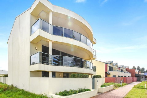 Ultimate Esplanade - 3 Storey Experience - WiFi - New South Wales Tourism  3