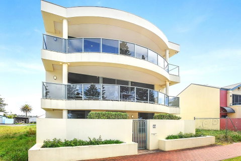 Ultimate Esplanade - 3 Storey Experience - WiFi - New South Wales Tourism  0