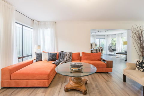 ULTRA SPACIOUS STYLISH HOME IN PRESTONS - SYDNEY - New South Wales Tourism  0
