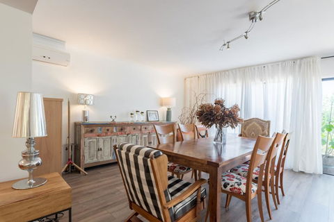 ULTRA SPACIOUS STYLISH HOME IN PRESTONS - SYDNEY - New South Wales Tourism  1