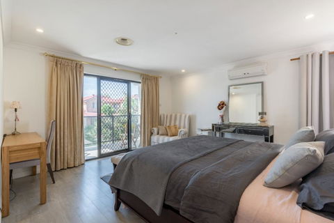 ULTRA SPACIOUS STYLISH HOME IN PRESTONS - SYDNEY - New South Wales Tourism  2