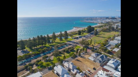 Ultra Stylish Fremantle Area - New South Wales Tourism  1