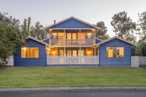Ultramarine - New South Wales Tourism  0