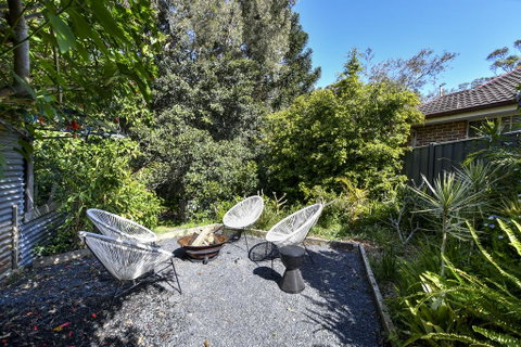 UMINA BEACH KOKOMO- Walk To The Beach, FAMILY And PET FRIENDLY Set Of 3 Vintage Original Holiday Flats & Vintage Caravan And Bat - New South Wales Tourism  3