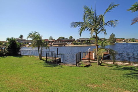 Unbeatable Waterfront Location - New South Wales Tourism  0