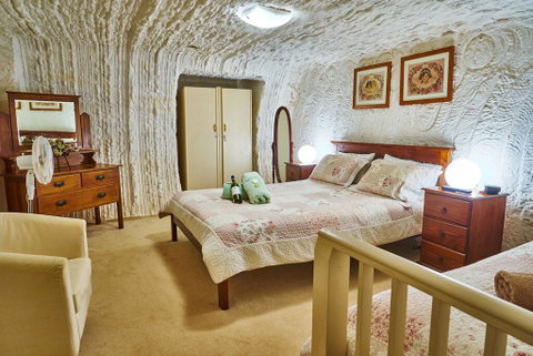 Underground Bed & Breakfast - New South Wales Tourism  2