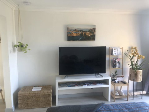 Unique Quiet Bungalow Little Bali Geelong - New South Wales Tourism  2