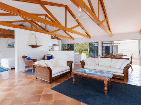 Unit 1 44 Danalene Pde Fantastic Waterfront Property With Air Con - New South Wales Tourism  1