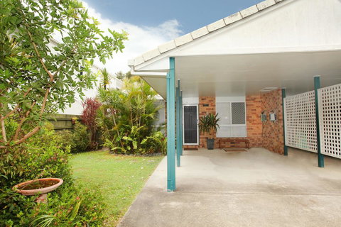 Unit 1/14 Tamarindus Street Marcoola Beach, Pet Friendly, 300 BOND, Linen Supplied - New South Wales Tourism  2