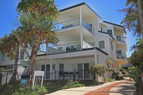 Unit 2, Beach Gallery, 9 Andrew Street Point Arkwright, 500 BOND, LINEN SUPPLIED - New South Wales Tourism  0