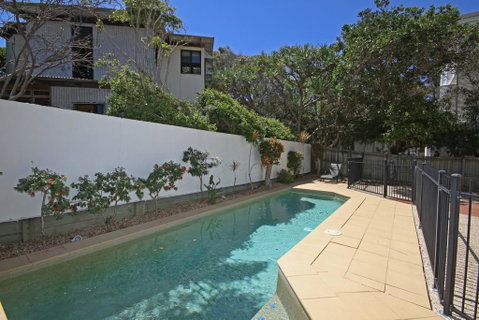 Unit 2, Beach Gallery, 9 Andrew Street Point Arkwright, 500 BOND, LINEN SUPPLIED - New South Wales Tourism  1