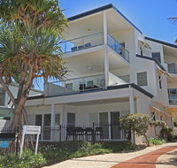 Unit 2 Beach Gallery 9 Andrew Street Point Arkwright 500 BOND LINEN SUPPLIED - New South Wales Tourism 