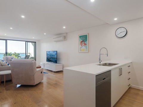 Unit 301 'The Shoal' 6-8 Bullecourt Street - Air Con, Walking To Local Shops & Beach - New South Wales Tourism  1
