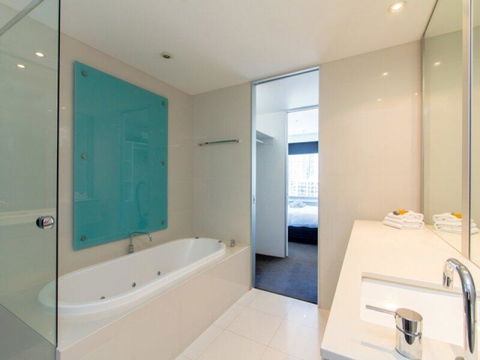 Upmarket Resort At Beach Surfers Paradise URGC - New South Wales Tourism  1