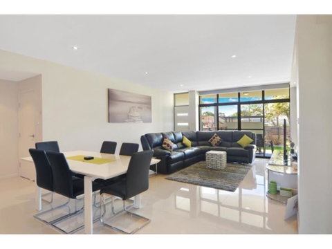 Utopia Apartment - New South Wales Tourism  1
