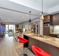 Venetian Canal Apartment-Close to Beaches and Marina