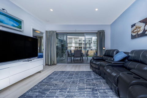 Venetian Canal Apartment-Close To Beaches And Marina - New South Wales Tourism  2