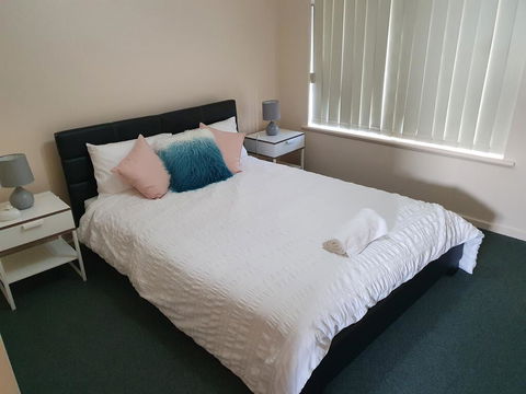 Value 2 Bed Villa Close To QEH + Airport + City + Beach - New South Wales Tourism  0