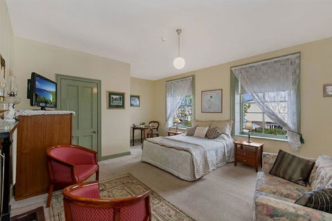 Victoria House - New South Wales Tourism  0