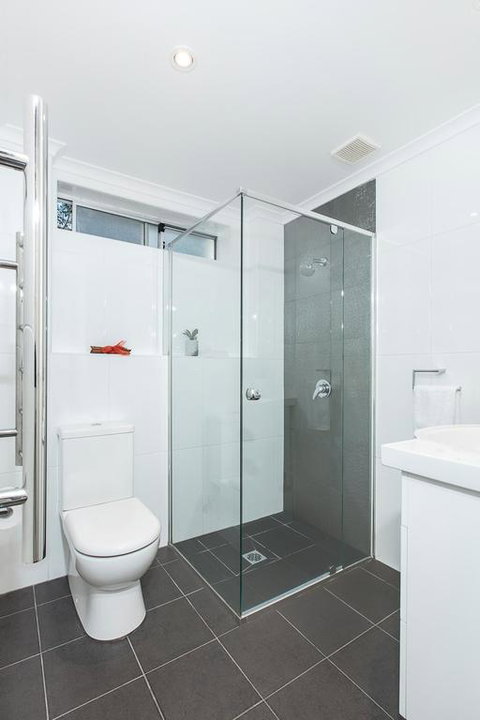 Vibrant Oversized Studio In Leafy Balgowlah - New South Wales Tourism  3