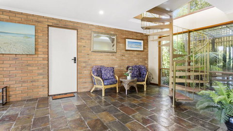 VIEWS AT MCCRAE..... - New South Wales Tourism  1