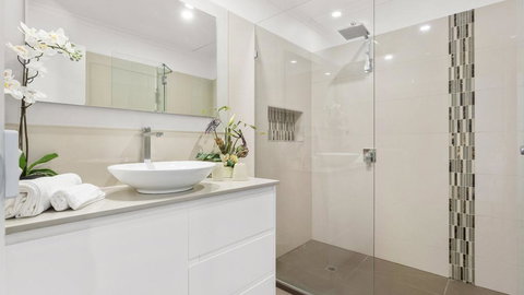 VIEWS AT MCCRAE..... - New South Wales Tourism  0
