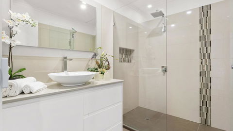 VIEWS AT MCCRAE..... - New South Wales Tourism  0