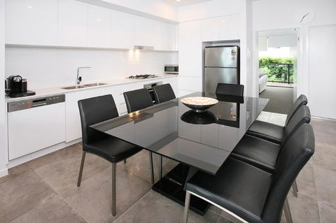Views From Red Hill - Modern And Spacious Split-Level Executive 3BR Red Hill Apartment Close To CBD - New South Wales Tourism  1