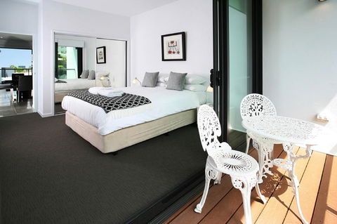 Views From Red Hill - Modern And Spacious Split-Level Executive 3BR Red Hill Apartment Close To CBD - New South Wales Tourism  3