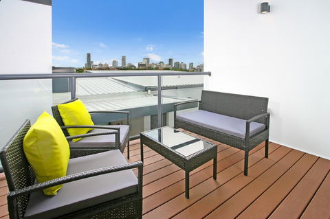 Views From Red Hill - Modern And Spacious Split-Level Executive 3BR Red Hill Apartment Close To CBD - New South Wales Tourism  2