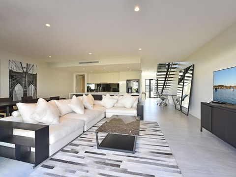 Villa Capri Waterside At Trinity Point - New South Wales Tourism  1