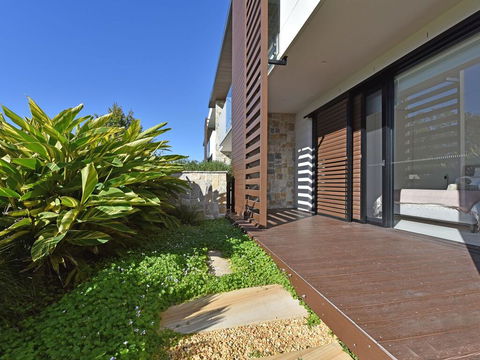 Villa Catania Waterside At Trinity Point - New South Wales Tourism  2