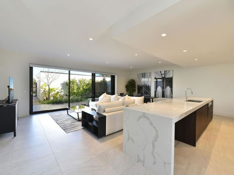 Villa Positano Waterside At Trinity Point - New South Wales Tourism  3
