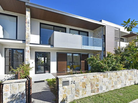 Villa Positano Waterside At Trinity Point - New South Wales Tourism  0