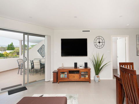 Villa Serene @ Fingal Bay - New South Wales Tourism  0