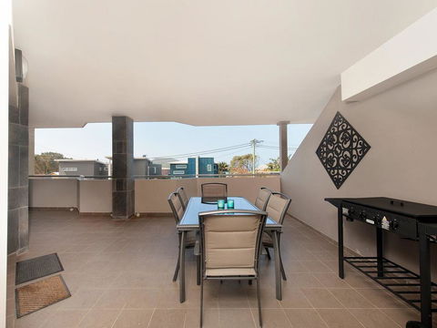 Villa Serene @ Fingal Bay - New South Wales Tourism  3