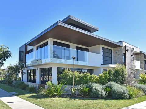 Villa Sorrento Waterside At Trinity Point - New South Wales Tourism  0