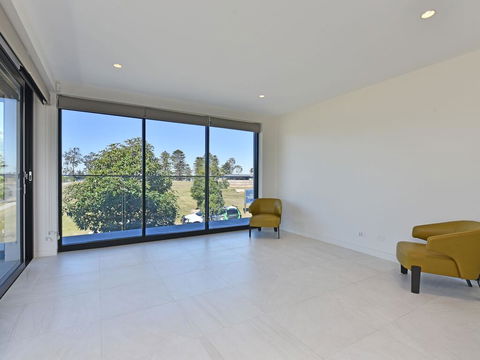 Villa Sorrento Waterside At Trinity Point - New South Wales Tourism  3